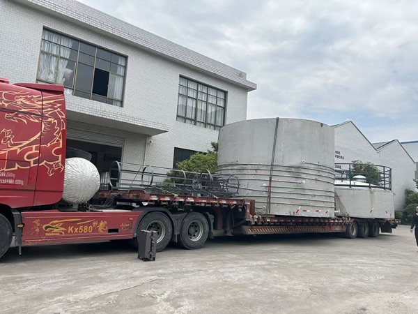 甲醛溶液儲(chǔ)罐發(fā)貨 